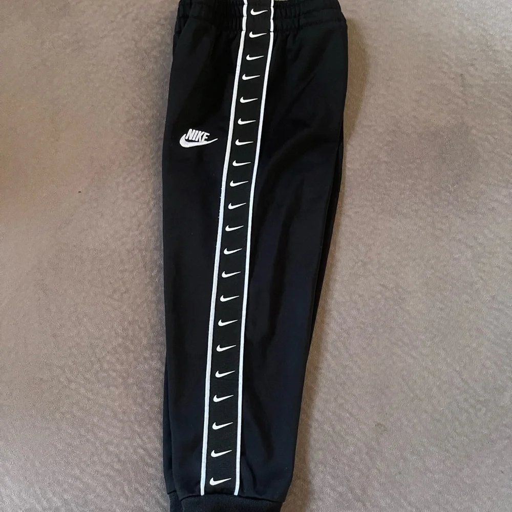 Nike Black & Light Gray Kids Athletic Track Jacket and Pants - Picture 6 of 11